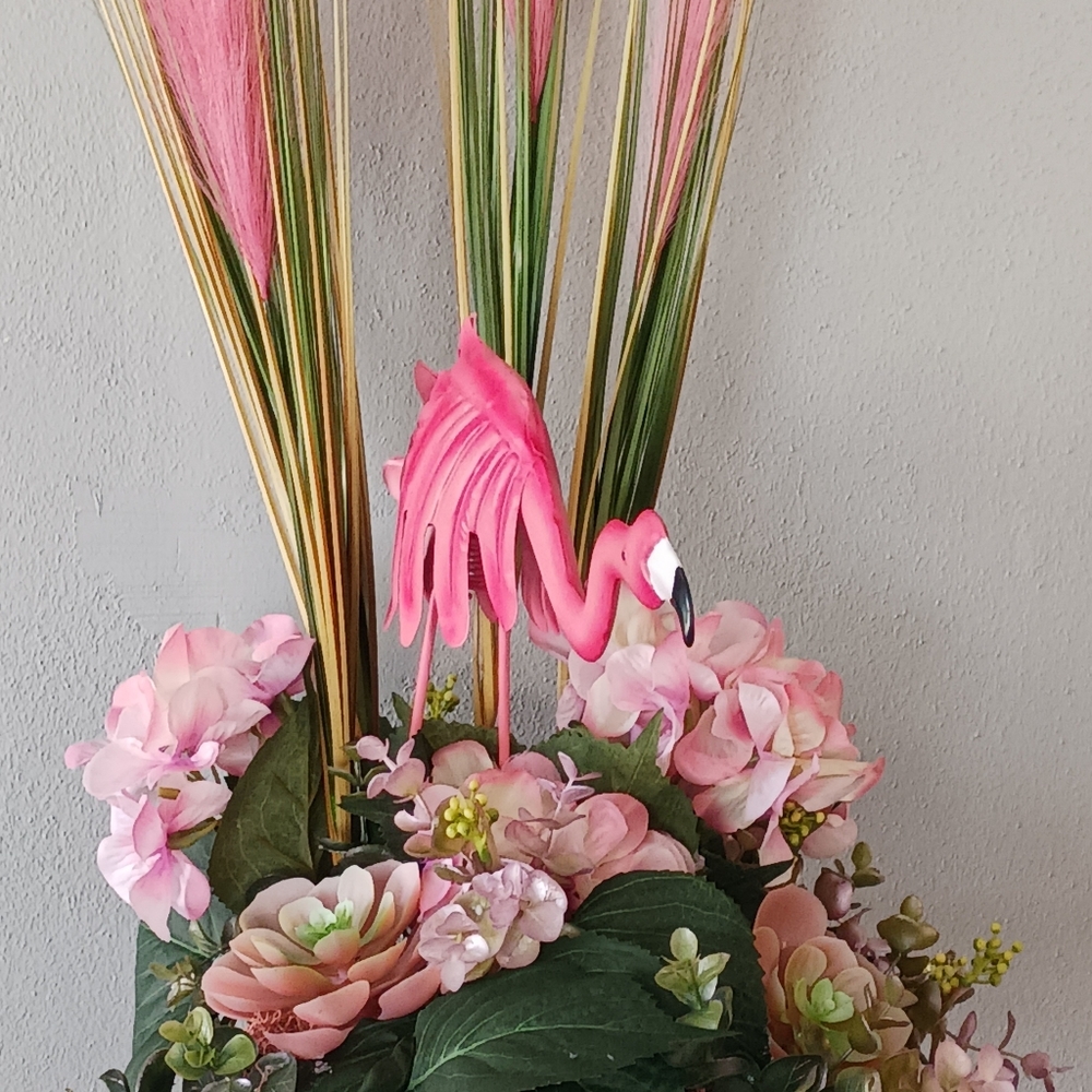 Arrangement - Picture 2 of 7